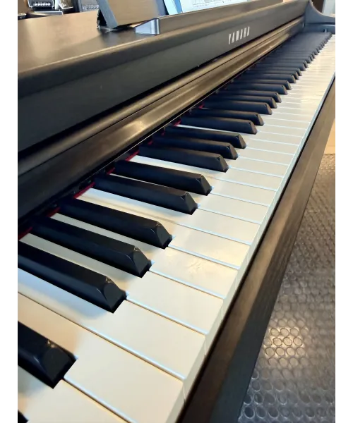 yamaha-clp-725-black