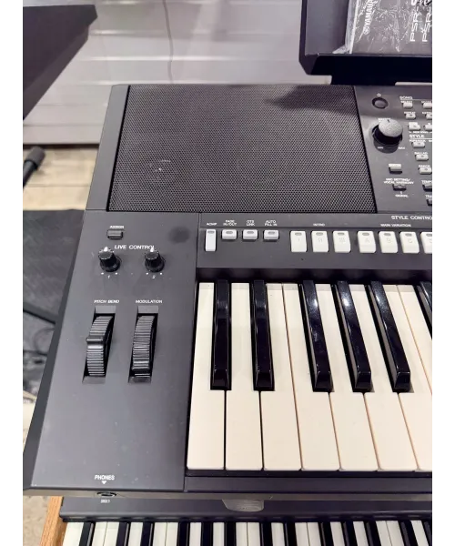 Yamaha-PSR-s975