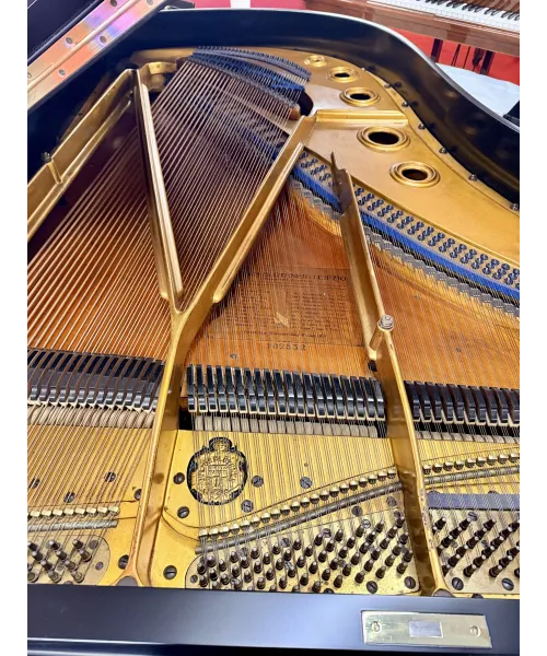 Piano Half tail Blutner black satin