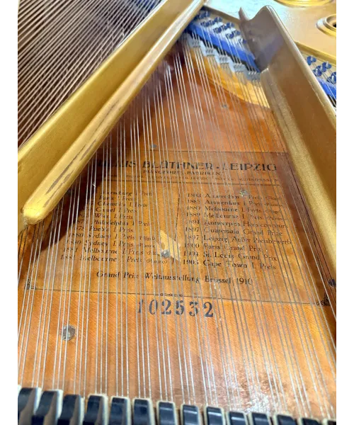 Piano Half tail Blutner black satin