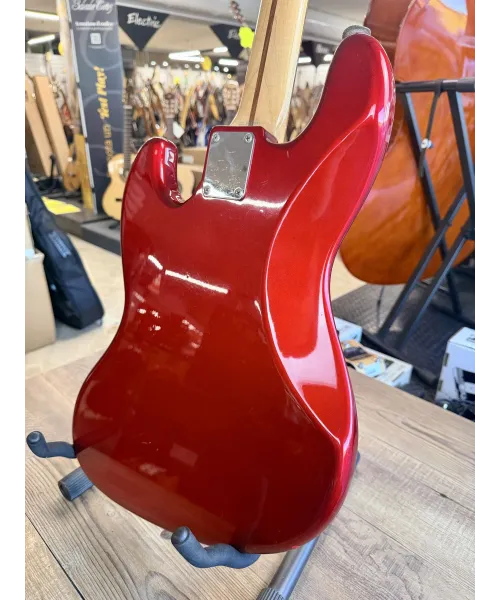 -fender-jazz-bass-japan-red-custodia