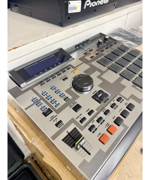 akai-mpc2000xl-se3-special-edition