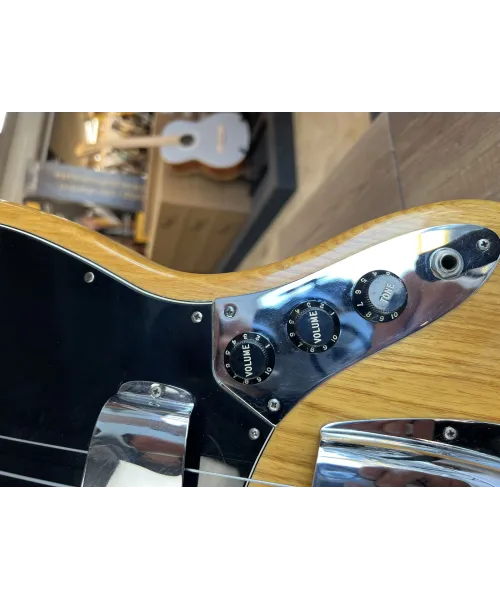 fender-Jazz-bass-natural-1978-custody