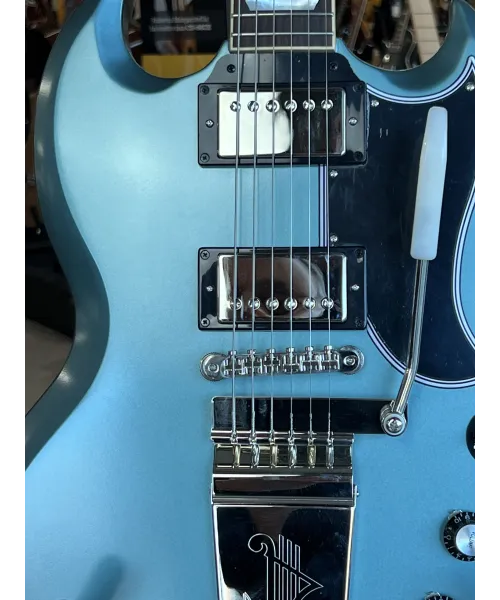Epiphone-inspired-by-Gibson-sg-St-Pelham-Blue-master-vibrola-custody