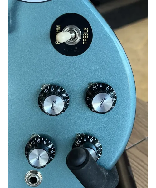 epiphone-inspired-by-gibson-sg-st-pelham-blue-maestro-vibrola-custodia